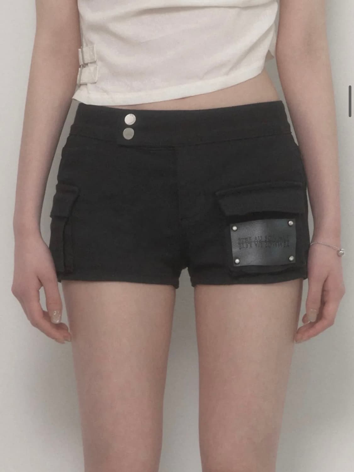 [새 상품 급처] 에트오소메 레더 패치 카고 숏 반바지 상품이미지1