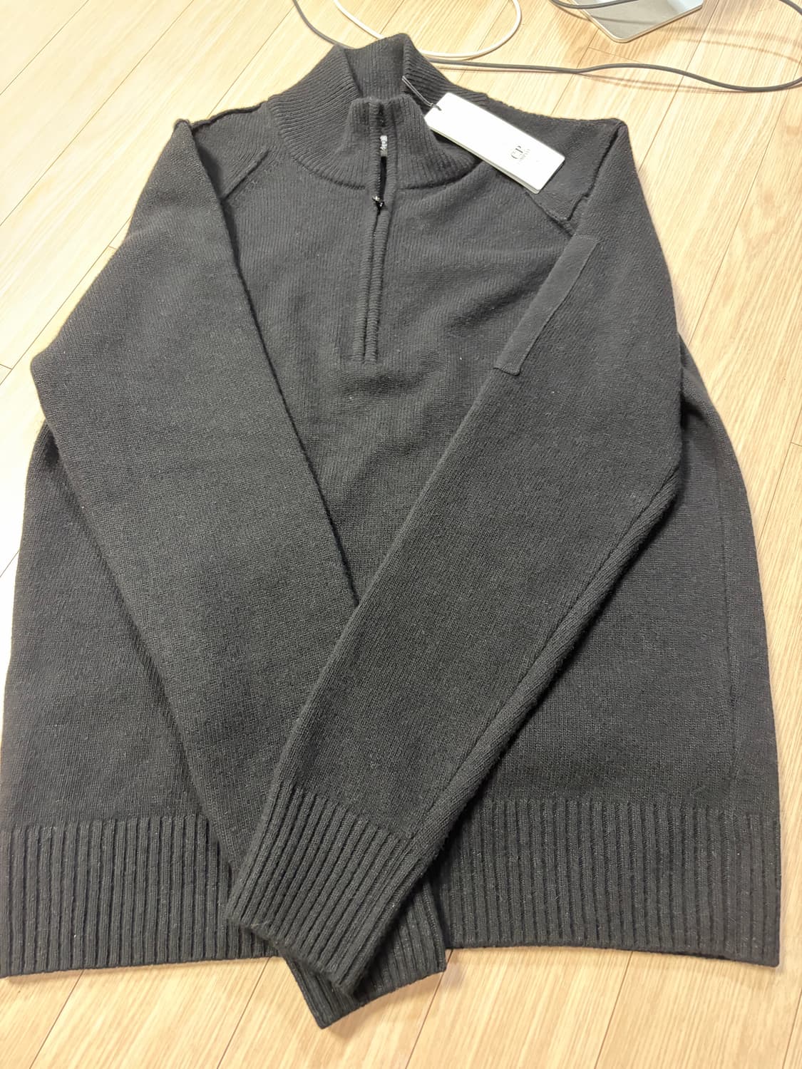 새상품 씨피컴퍼니 반집업 니트 상품이미지1