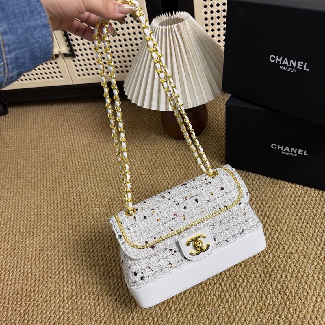 샤넬VIC 리미티드 러프 트위드 플립 커버백 화이트 상품이미지1