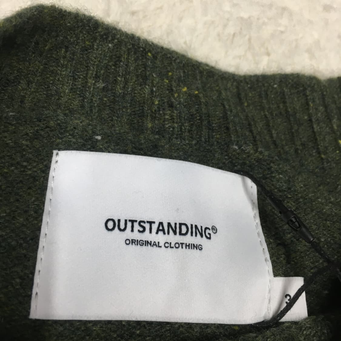 아웃스텐딩 라운드넥니트 DD22 상품이미지2