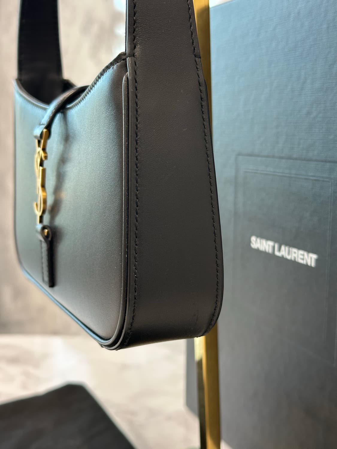 생로랑 le 5 a 7 스몰 호보백 상품이미지4