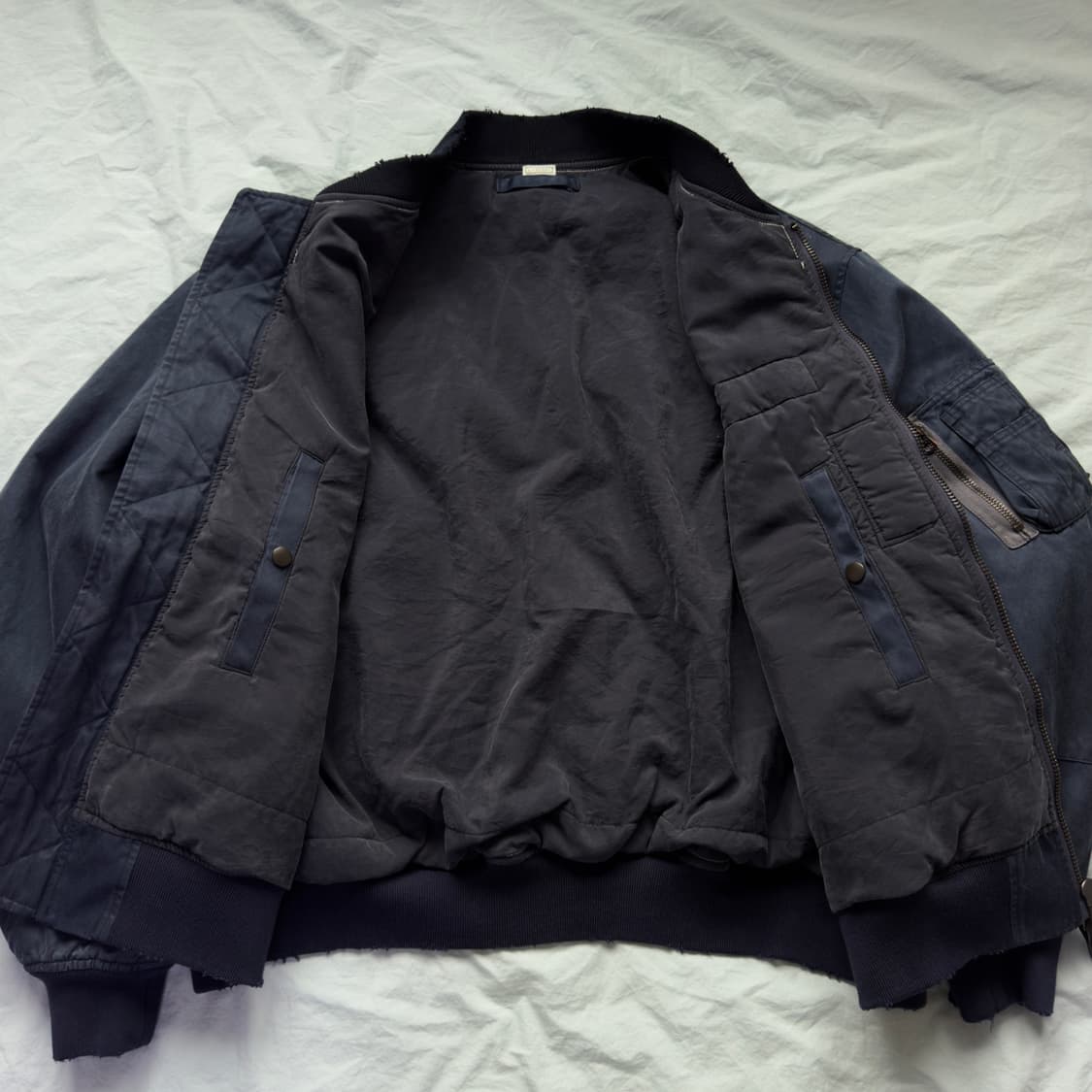 [5] 아프레쎄 25AW 빈티지 실크 플라이트 자켓 네이비 상품이미지5