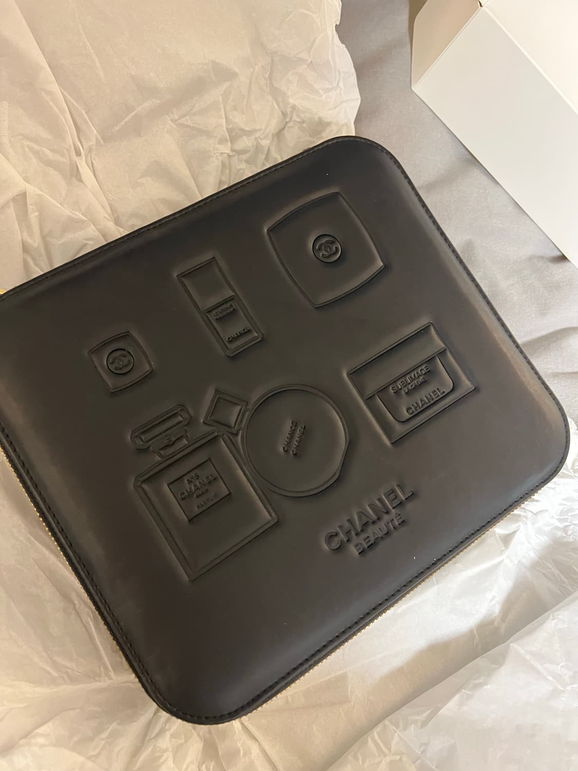 샤넬 뷰티 금장 지퍼 하드 케이스 검정 새제품 상품이미지3