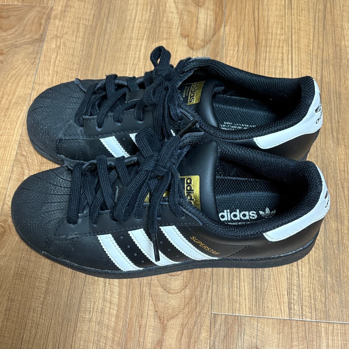 아디다스 슈퍼스타 주니어 검흰 235 상품이미지3