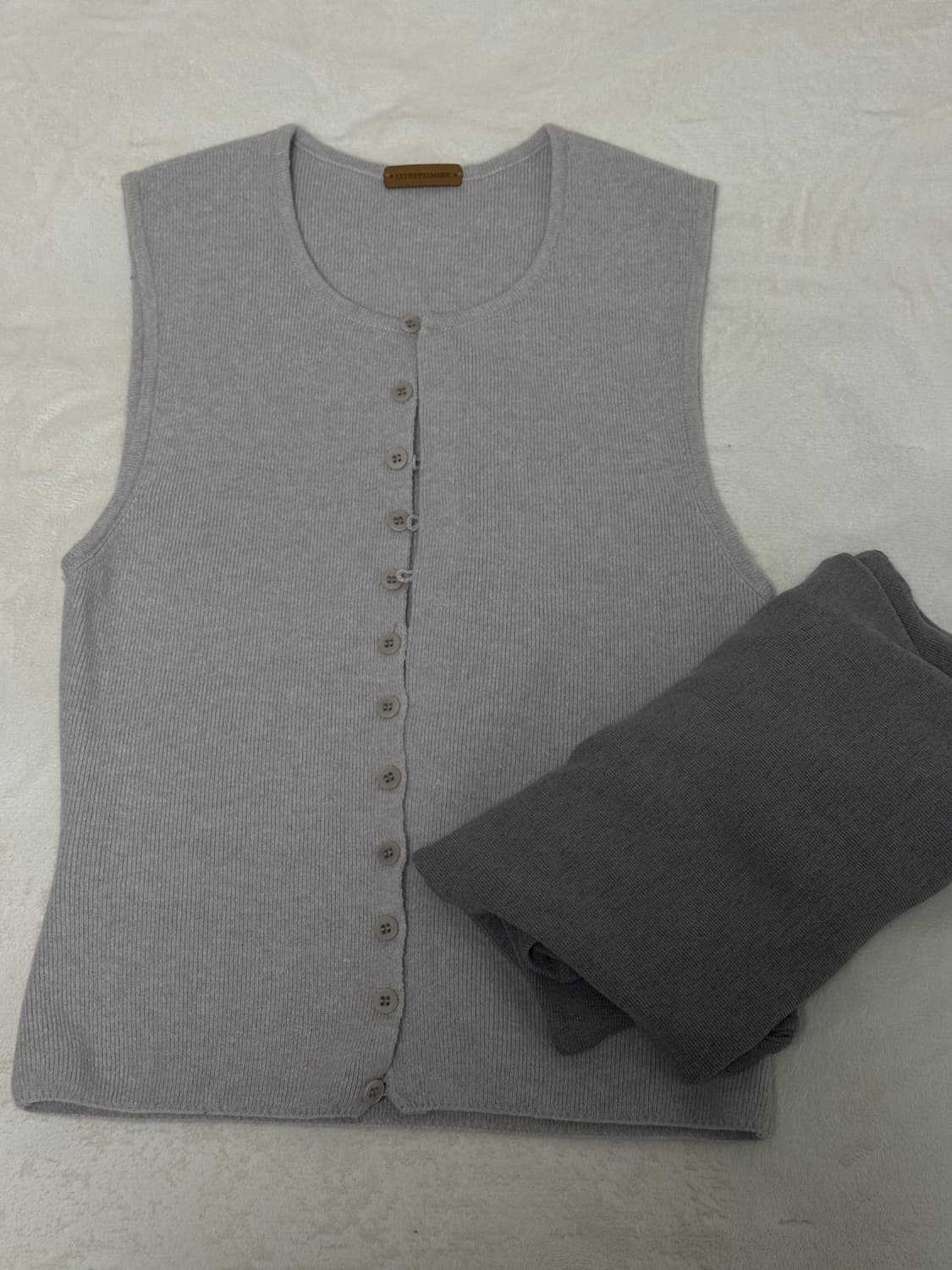 Le917 BUTTON DOWN SLEEVELESS KNIT TOP 상품이미지3