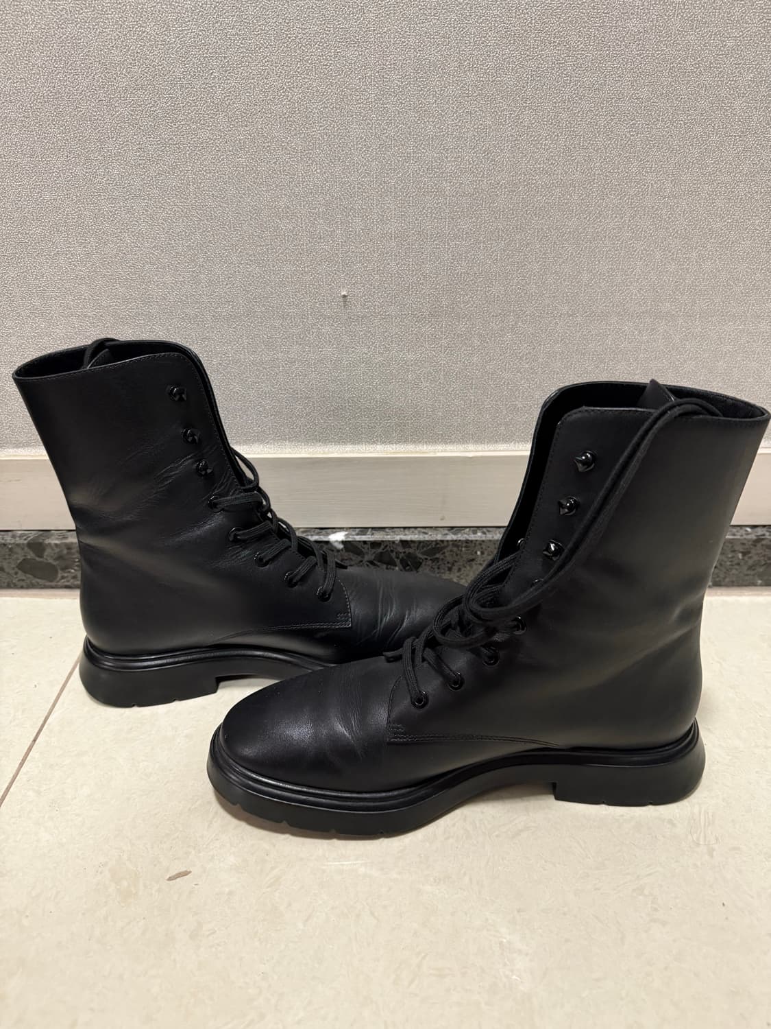 스튜어트 와이츠먼 맥켄지 부티 상품이미지4