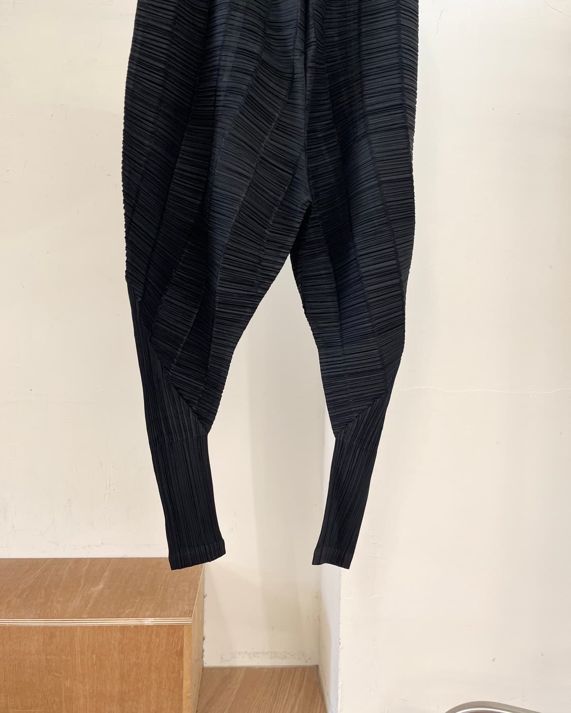 플리츠 플리즈 블랙 틱커 바운스 팬츠 상품이미지3