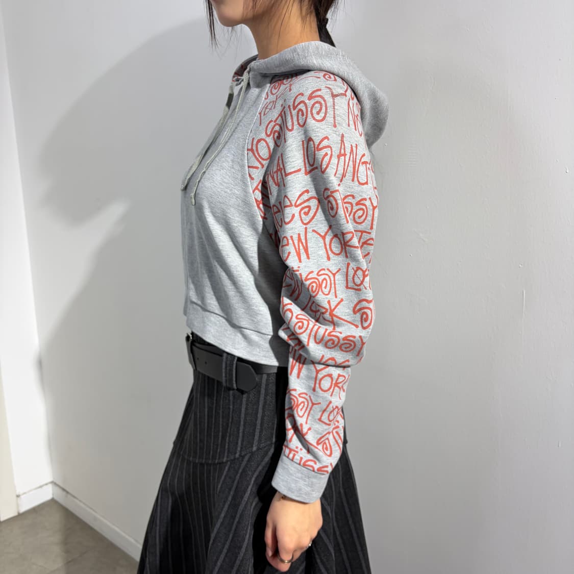 스투시 크롭 프린팅 후드티 상품이미지2