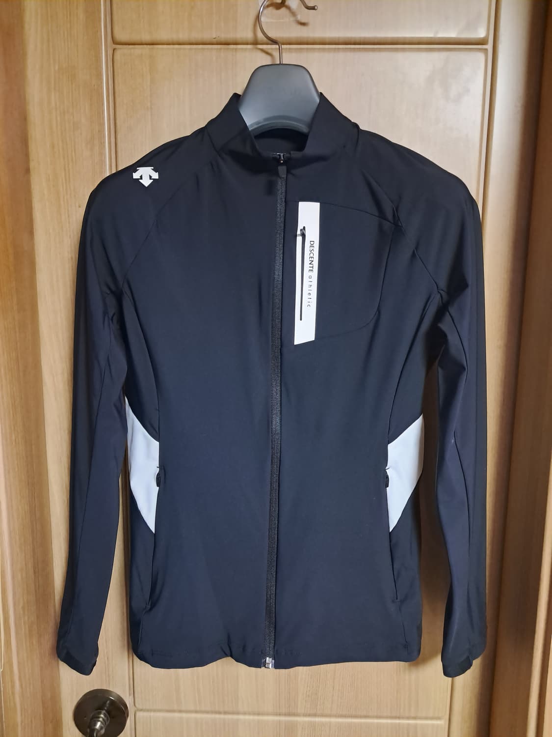 데상트 여성 런닝집업 85 상품이미지2