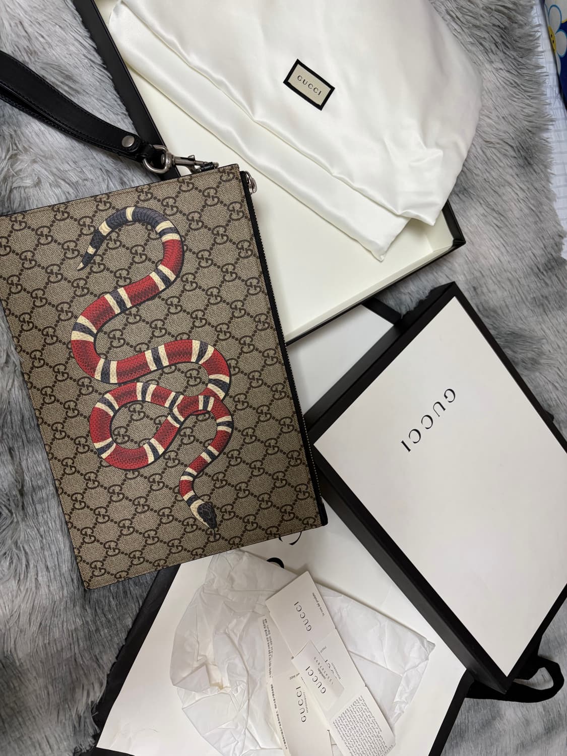 구찌 킹스네이크 GG 수프림 클러치 상품이미지4