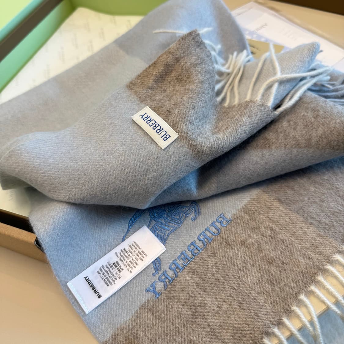 버버리숙녀 리버서블 스카프100% 램스울
 상품이미지5