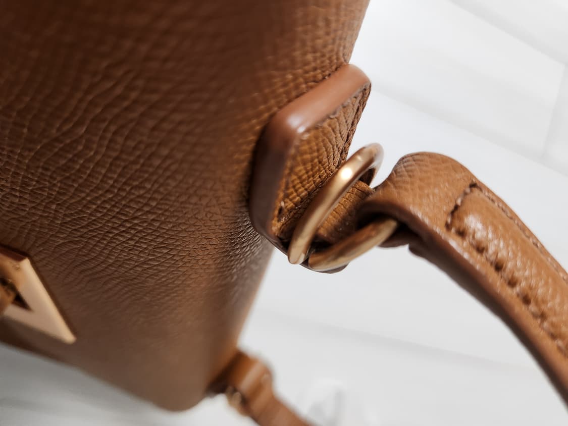 쿠론 스테파니 클래식 미니크로스 백

여성가방/토트백/숄더백/메인소재:  상품이미지5