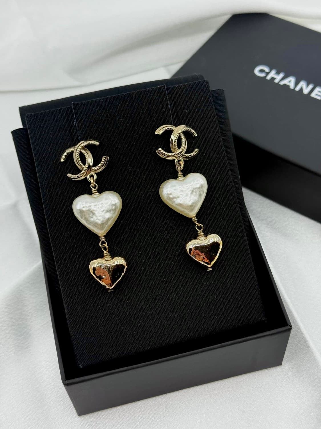 샤넬 CC로고 진주 하트 드롭 이어링 샴페인골드 귀걸이 상품이미지1