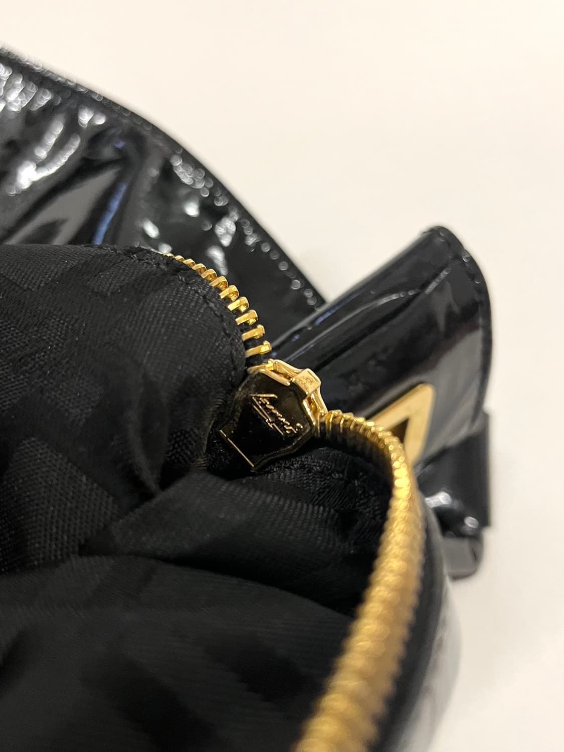 로저 비비에 페이던트 레더 체인 숄더백 상품이미지6