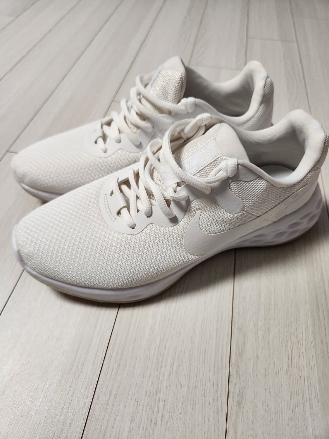 나이키 레볼루션 6 넥스트 네이처 사이즈265 DC3728-102

 상품이미지1