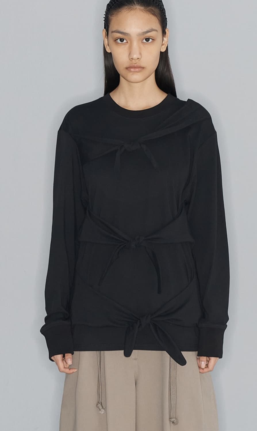 OPEN YY TRIPLE KNOT CREW NECK TOP(BLACK) 상품이미지1