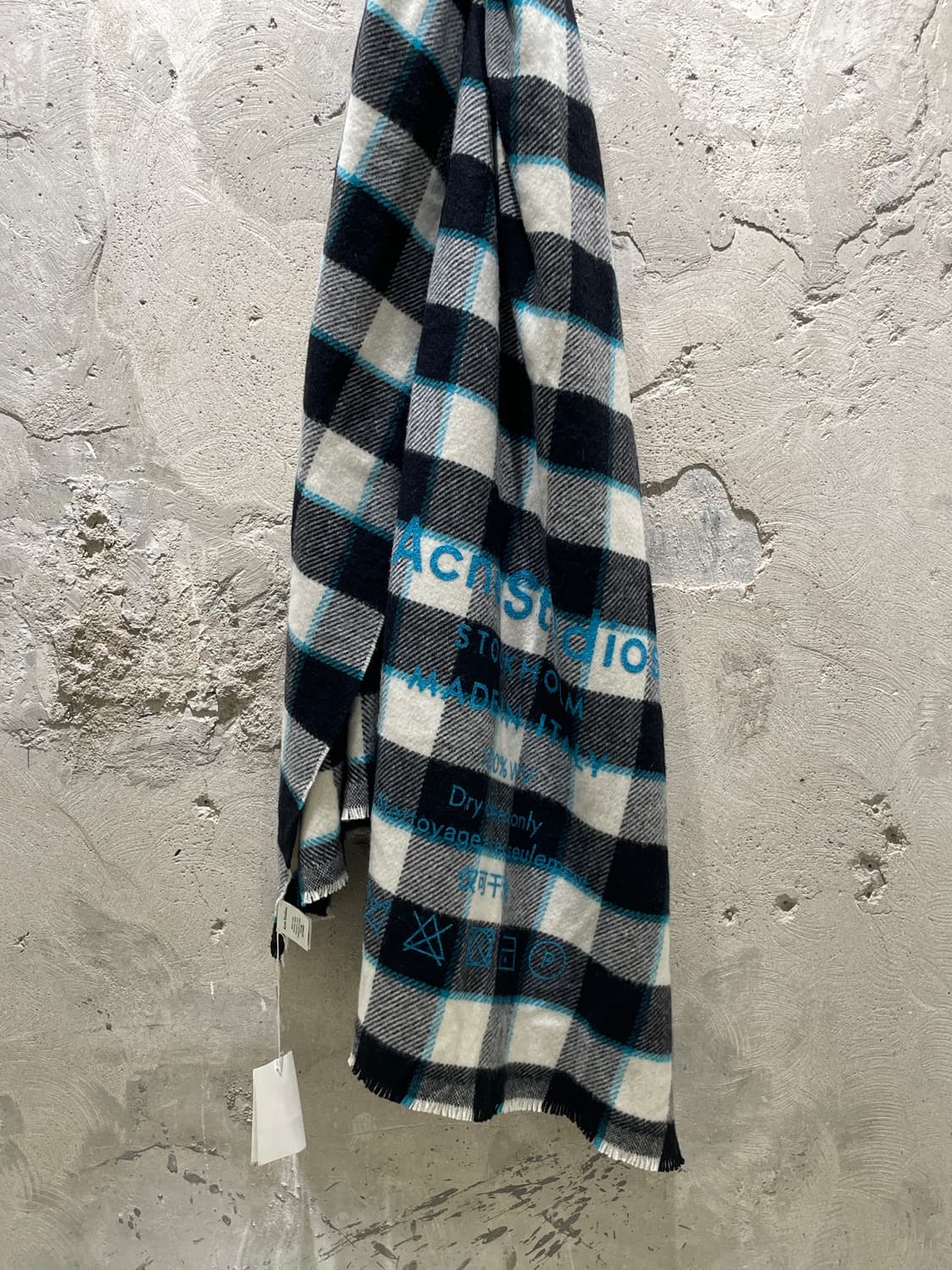 아크네 스튜디오 캐시어 체크 울 라지 머플러 상품이미지3