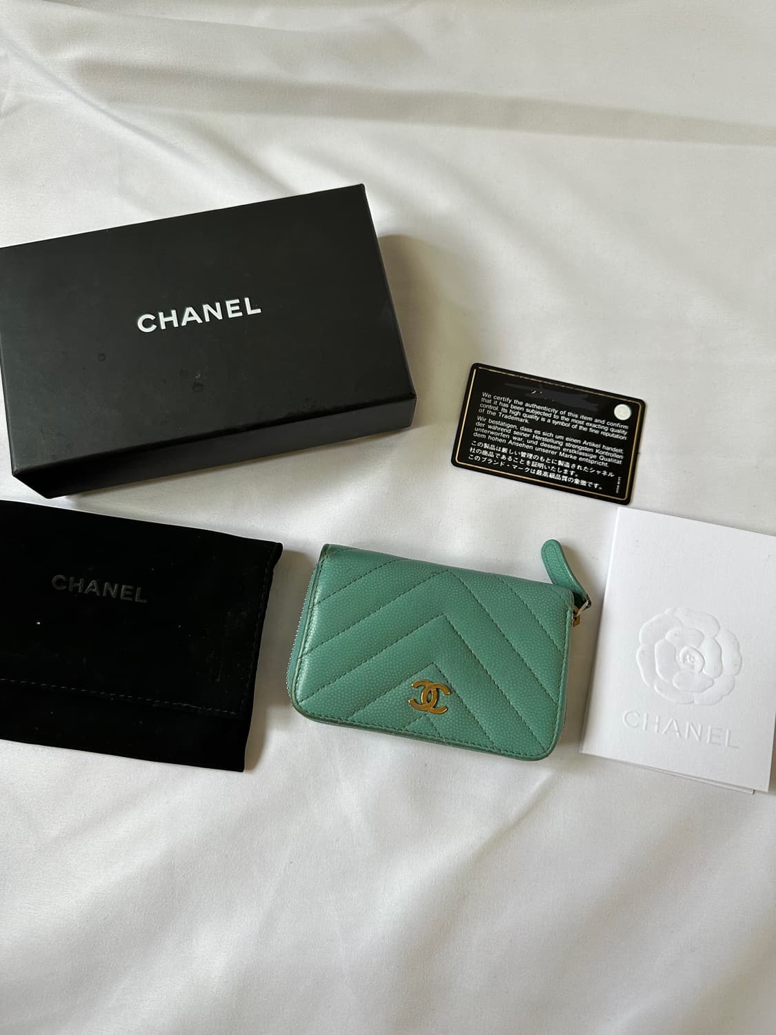 샤넬 여성 캐비어 지퍼돌이 카드지갑 스카이블루 금장 상품이미지3