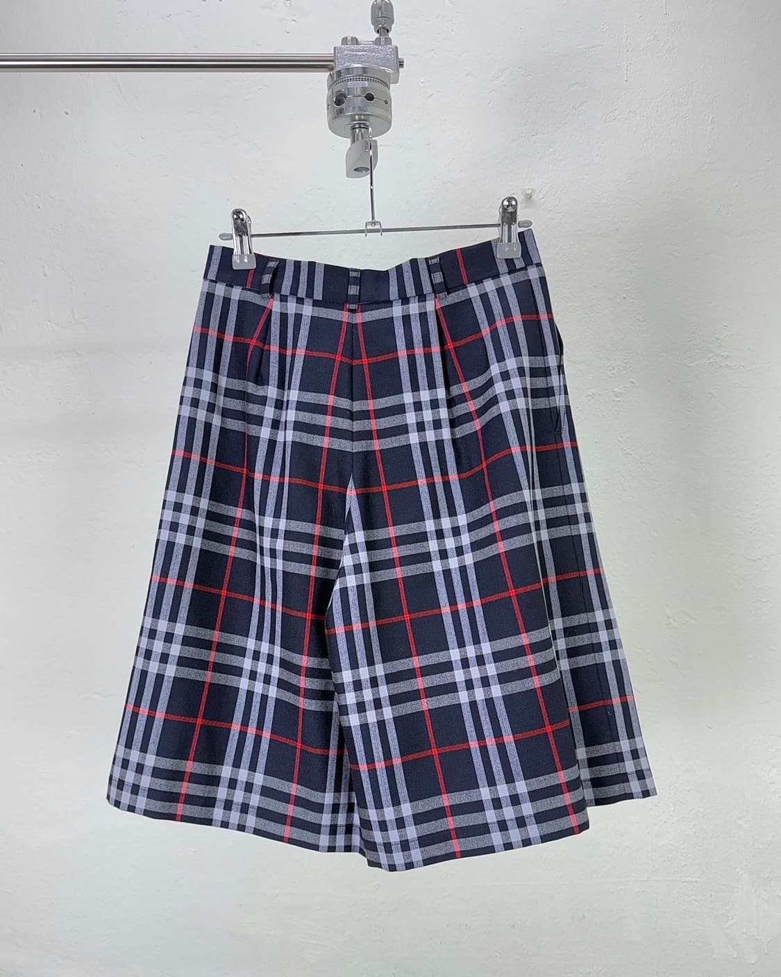 버버리 런던 네이비 노바체크 투 턱 하프 쇼츠 상품이미지4