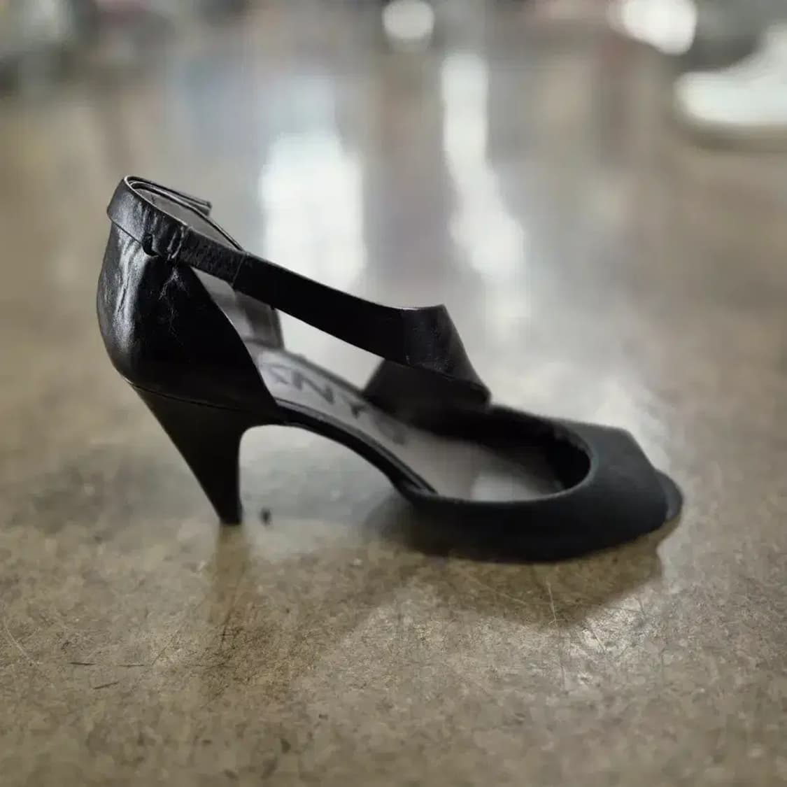 DKNY 블랙 힐 240 상품이미지5