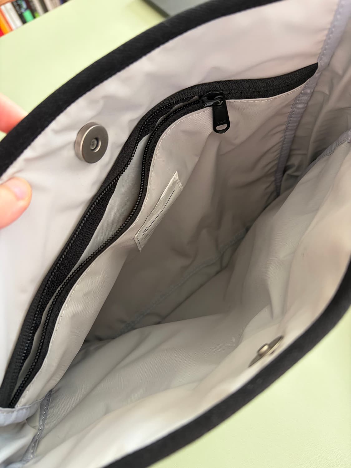 로우로우xkbp 한정판 콜라보 크로스백 상품이미지3