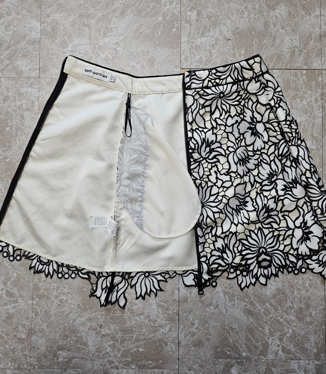 셀프포트레이 레이스 플라워 스커트 블랙&아이보리 상품이미지3
