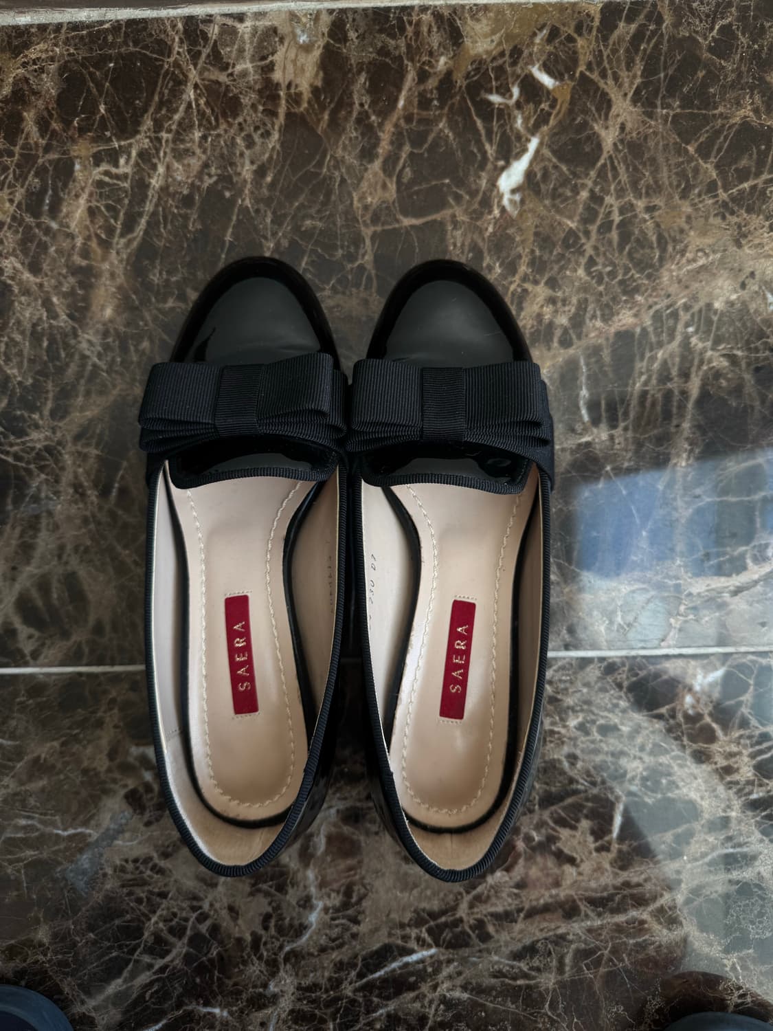 세라 SAERA  블랙 리본 에나멜 로퍼 230 상품이미지2