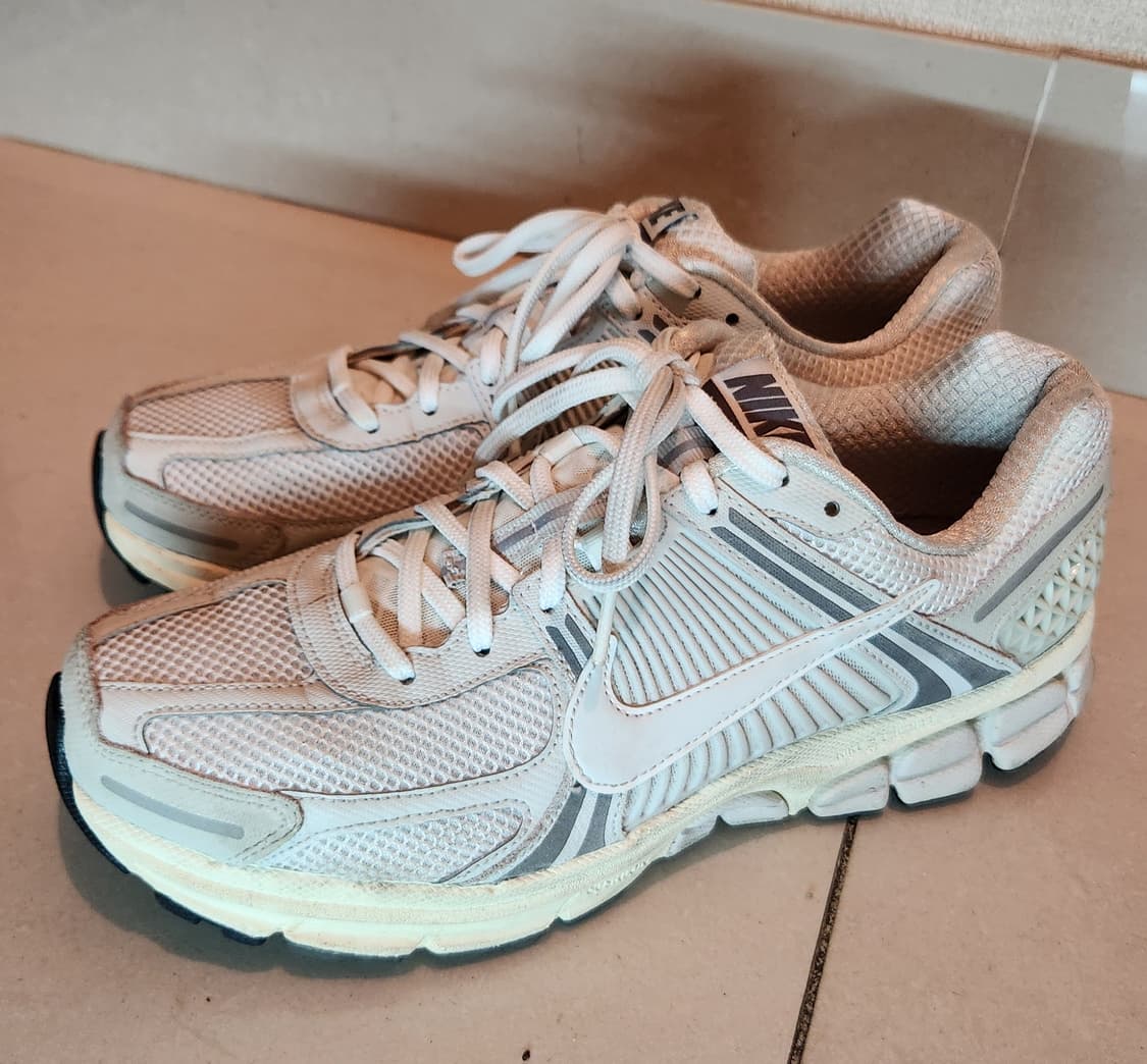 [나이키] 줌 보메로 5 플래티넘 틴트 포톤 더스트 상품이미지1