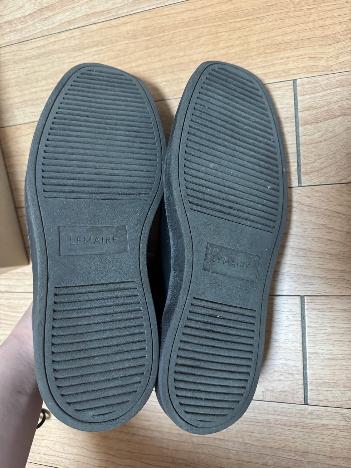 르메르 리놀륨 엘라스틱 트레이너 43 판매합니다 상품이미지4