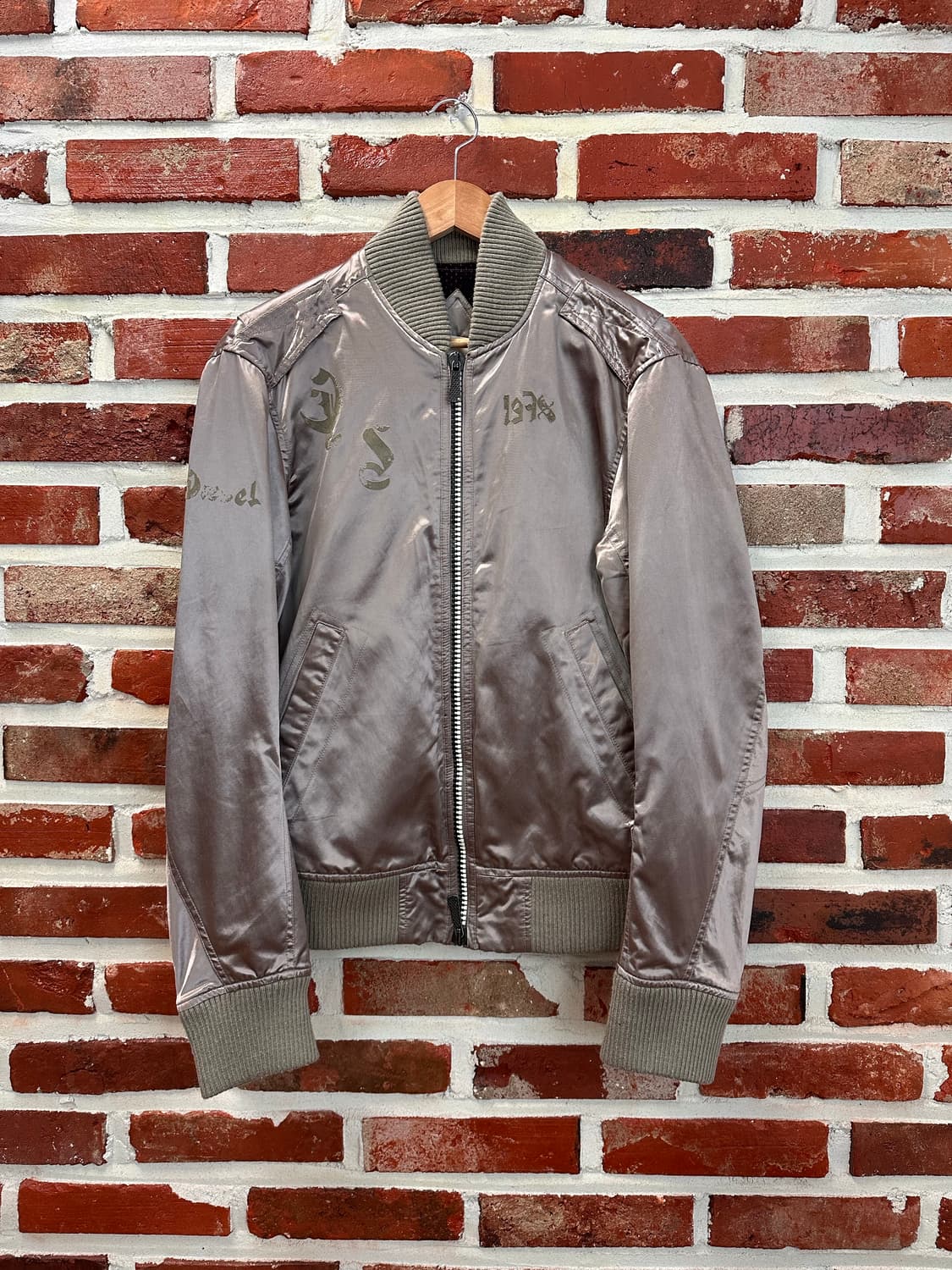 (L)90s 디젤 패치워크 유광 새틴 봄버 자켓 상품이미지4