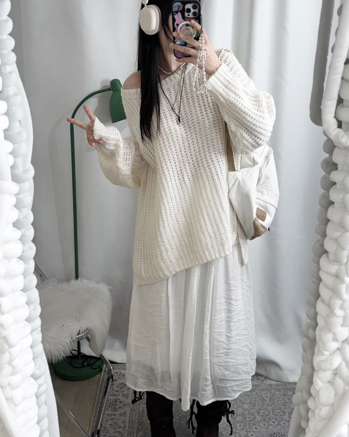 아이보리 오버핏 니트 상품이미지1