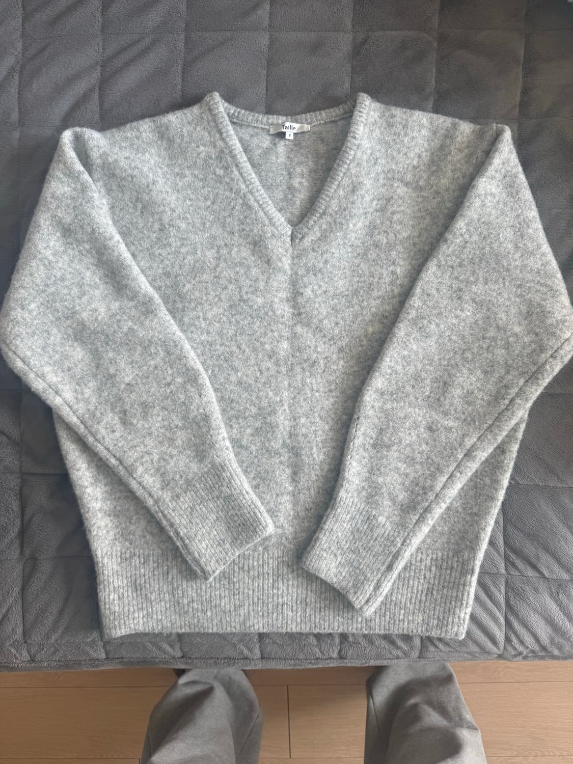 [2] 타일레 모헤어 브이넥 클라우드그레이 (택제거 새상품) 상품이미지1