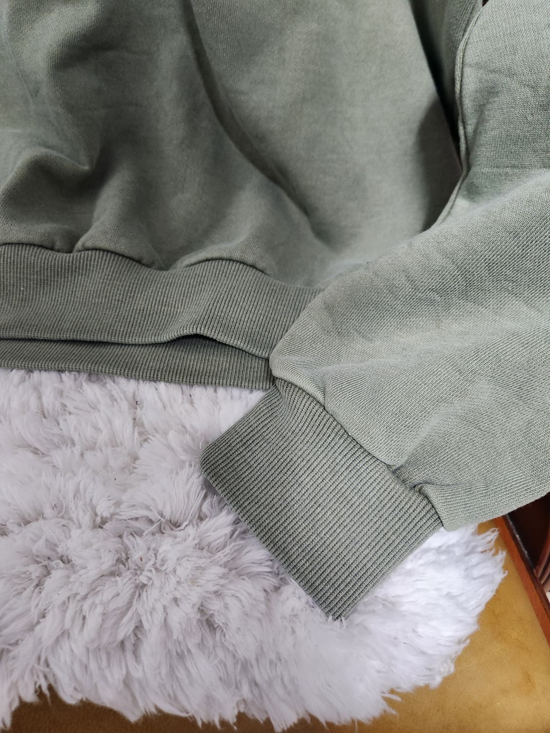 에이카 연두색 맨투맨 티셔츠 상품이미지3