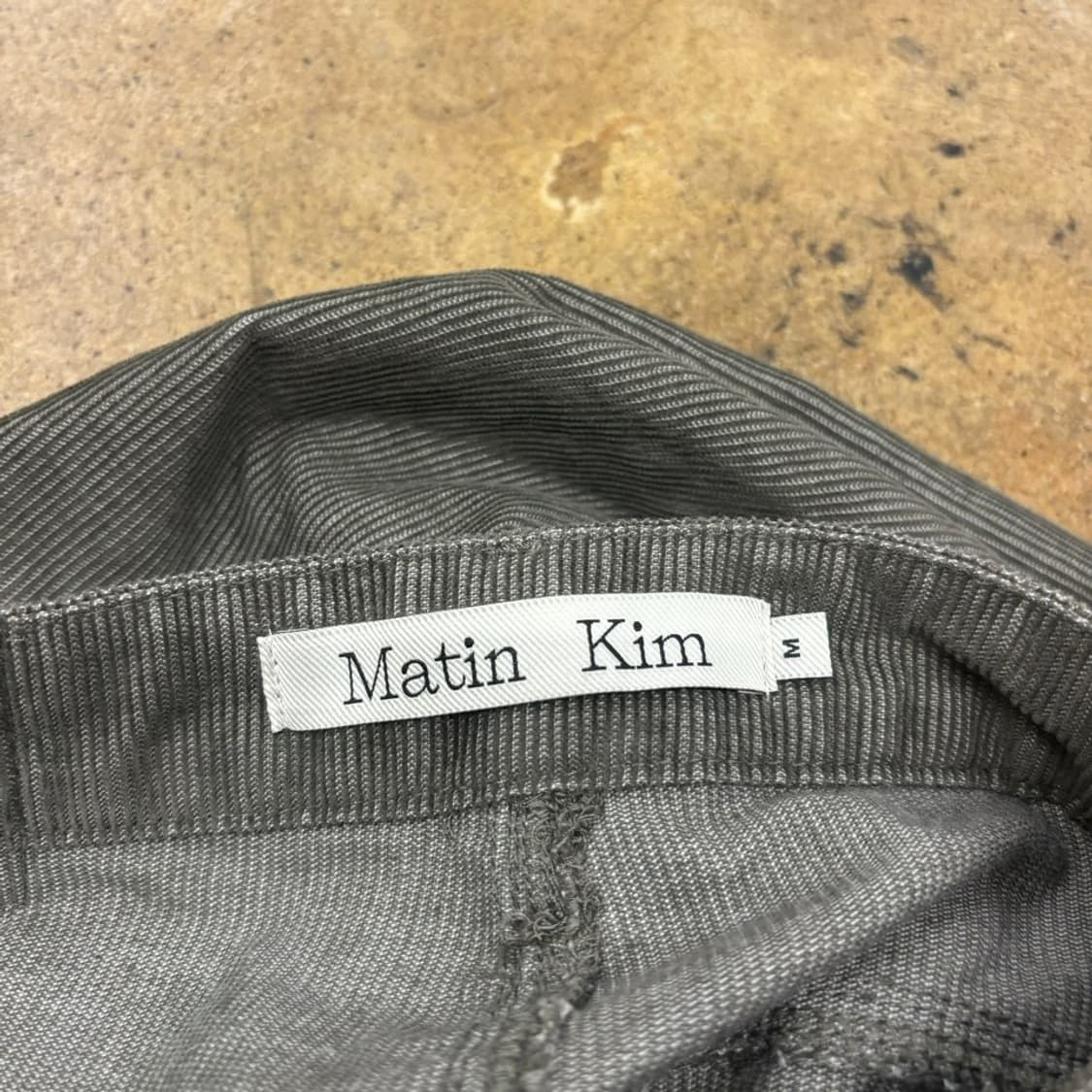 [정품/M] 마뗑킴 절개 커팅 카키 팬츠 상품이미지4