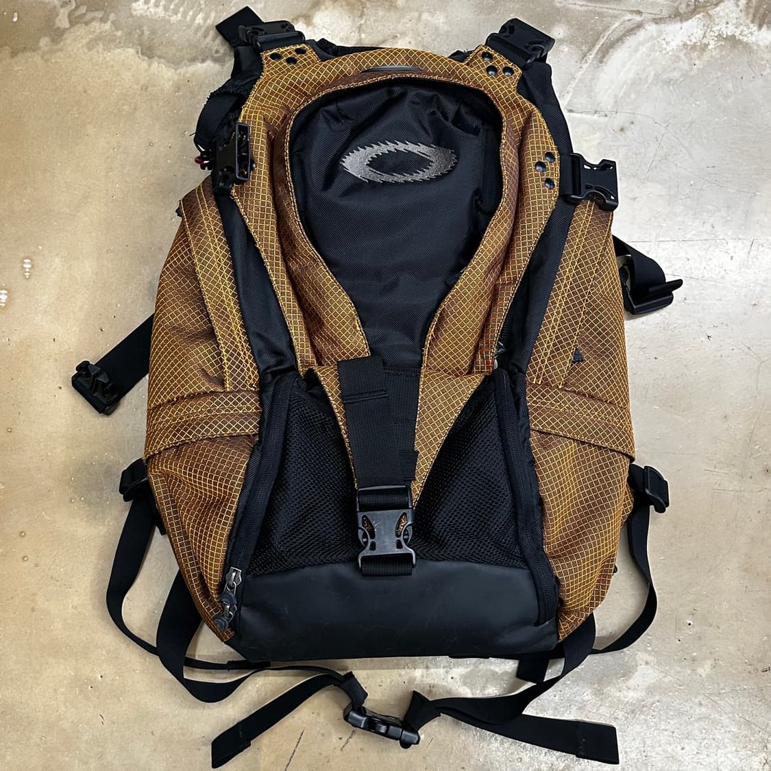 OS 오클리 옐로우 스노우 백팩 상품이미지2