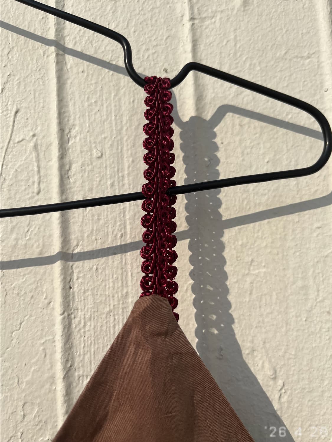 Textured Suede Cami 어깨끈 포인트 탑 상품이미지2