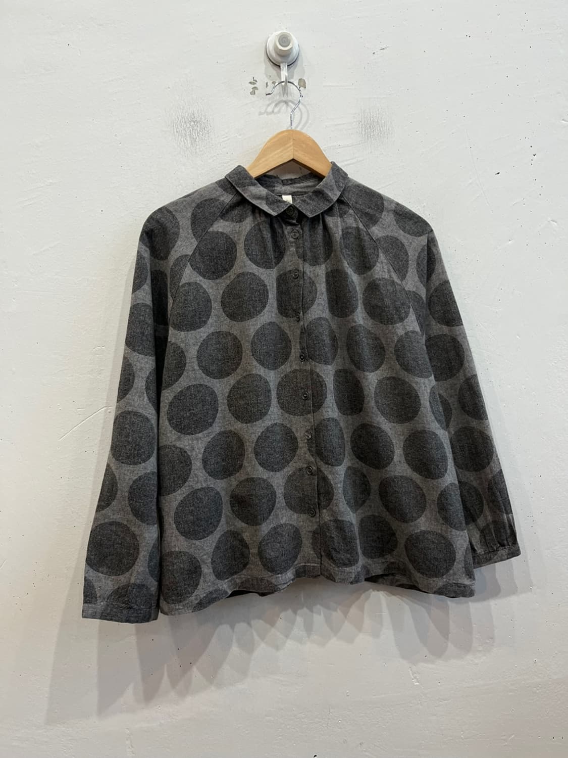 Cloudnine 린넨 블렌디드 도트 셔츠 블라우스 상품이미지1