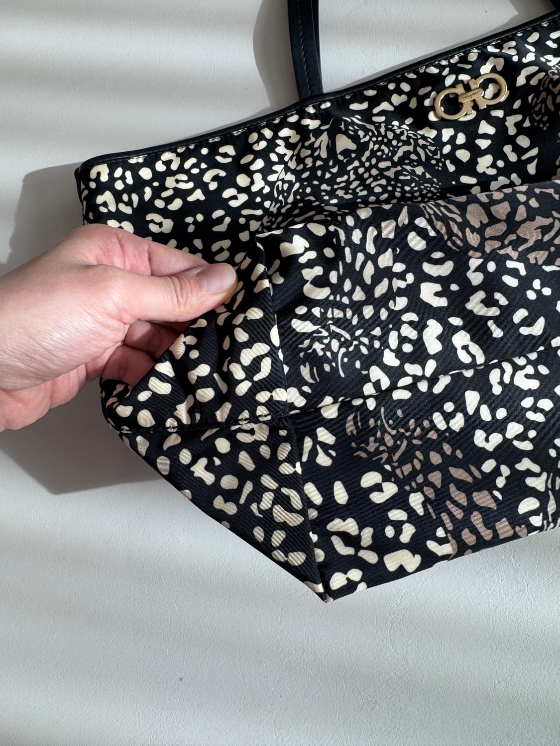 페라가모 간치니 레오파드 숄더 토트백 상품이미지4