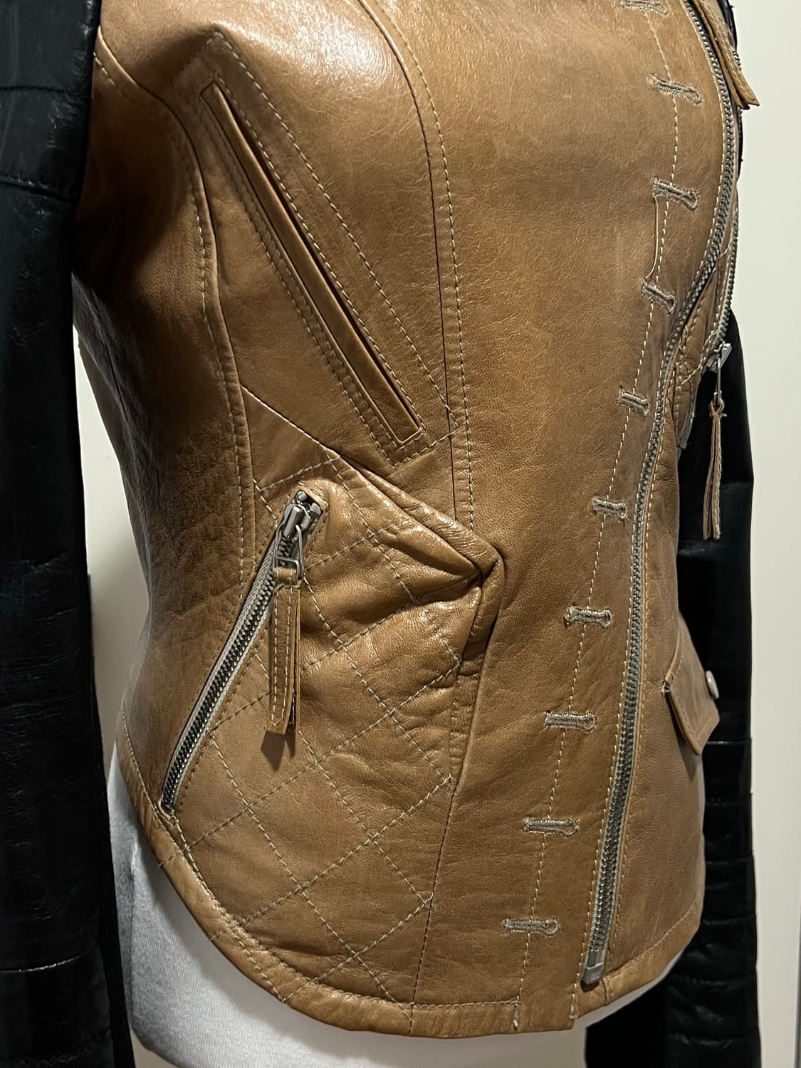 MOCHA BEIGE LEATHER-JACKET 상품이미지4
