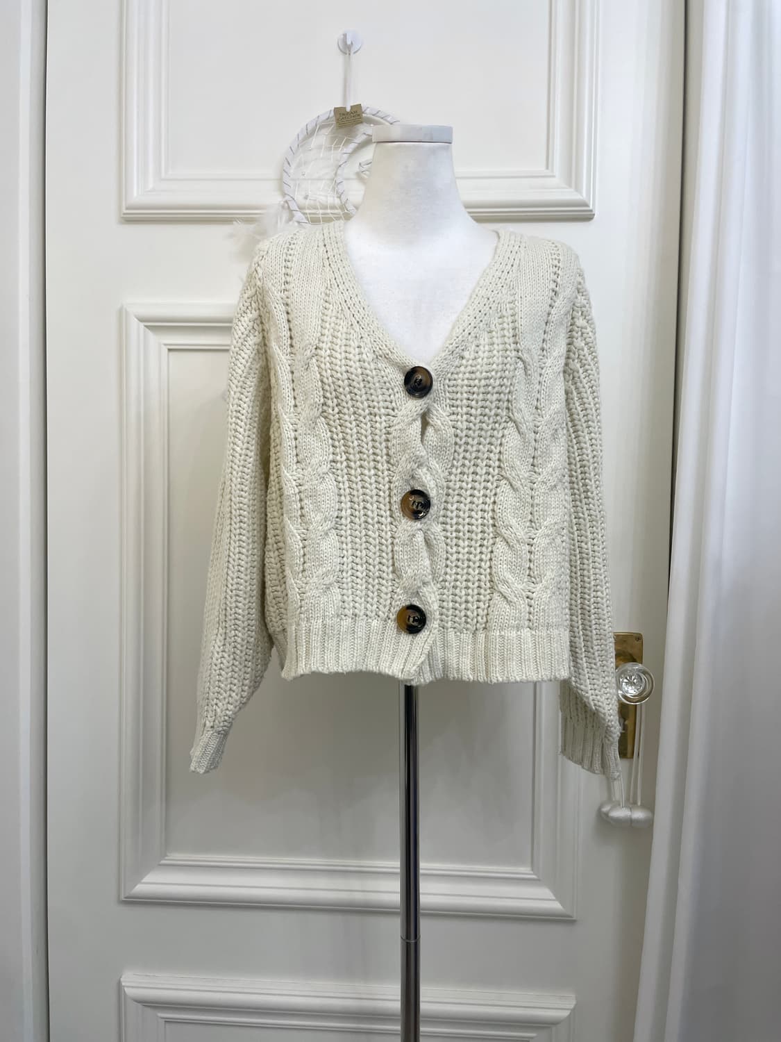 ivory twist 3button winter cardigan 상품이미지1
