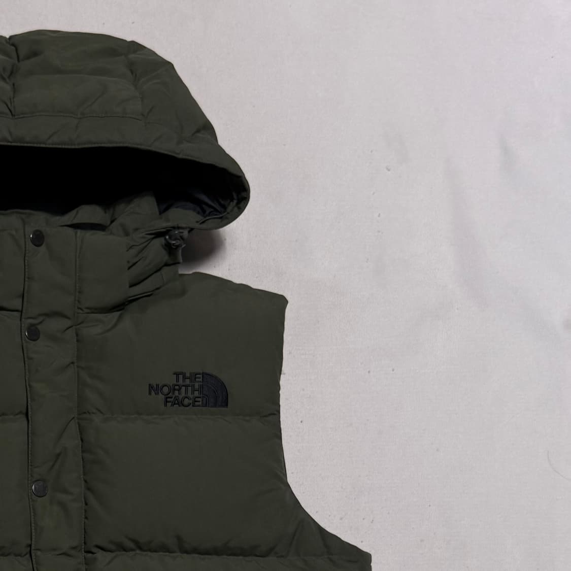 110 노스페이스 700 구스다운 카키 후드 패딩 베스트 상품이미지1