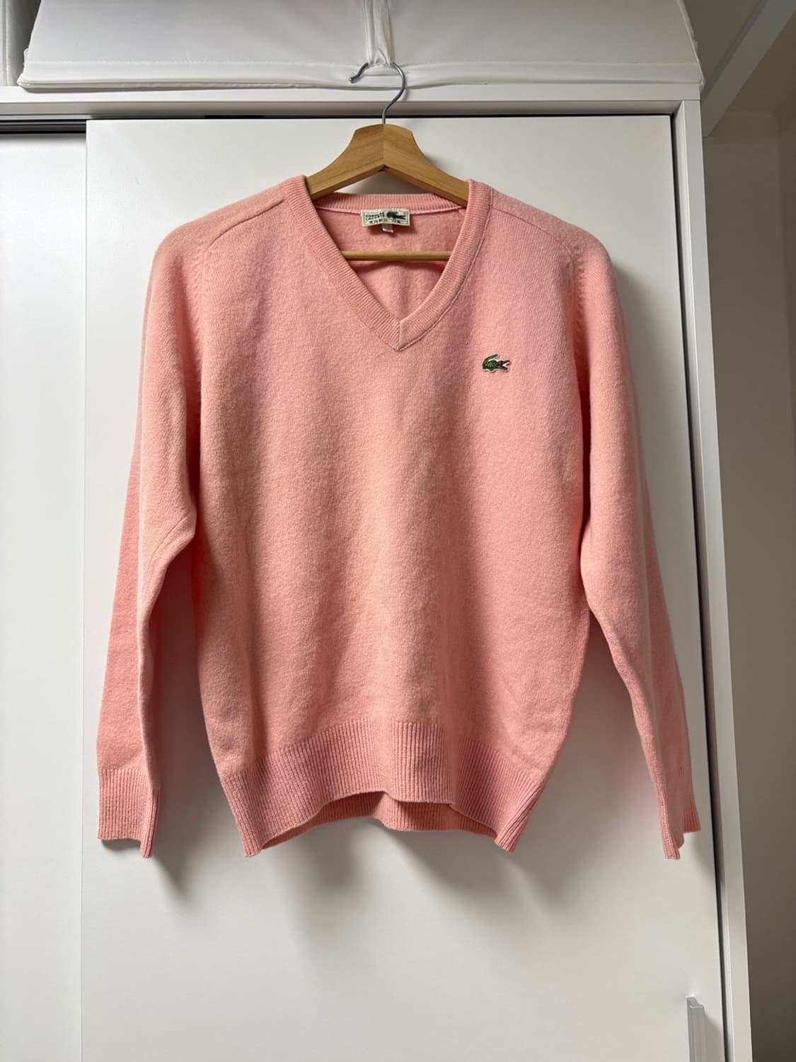 라코스테 빈티지 핑크 브이넥 니트 상품이미지1
