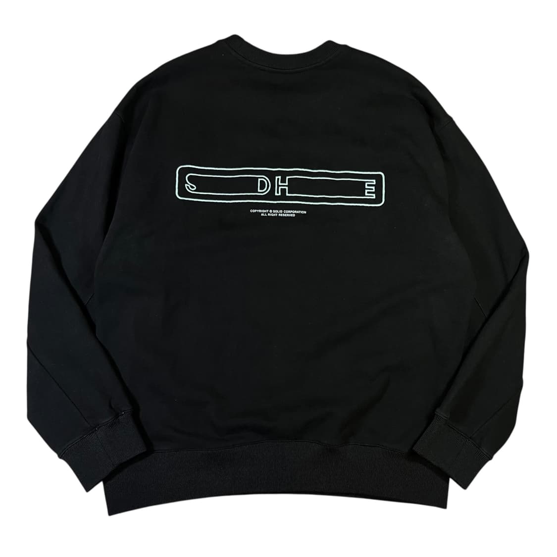 솔리드 옴므 빅로고 레드 패치 스웻 맨투맨 상품이미지1