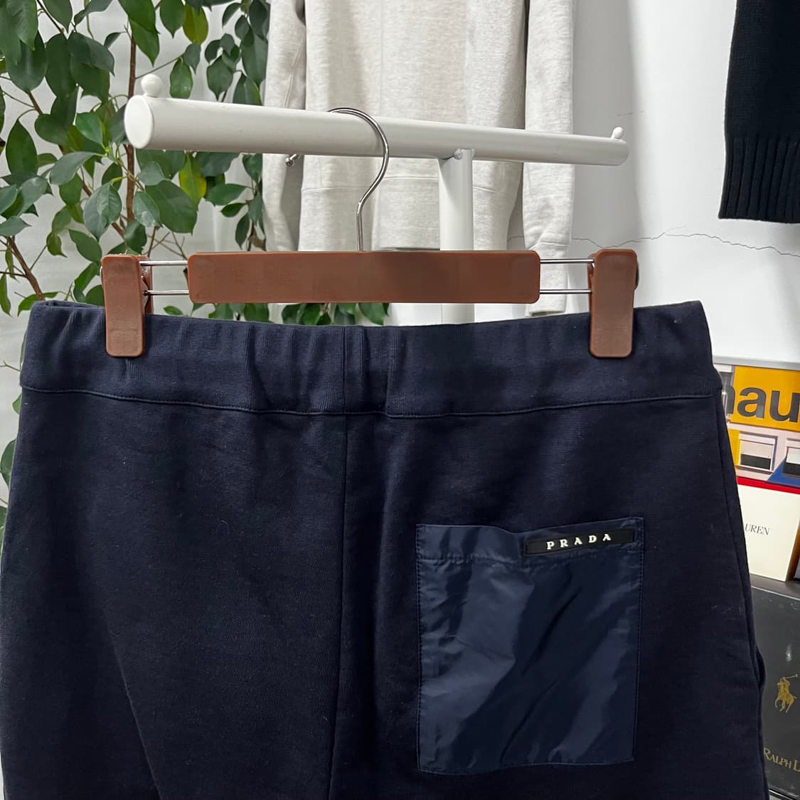 프라다 나일론 포켓로고 스웻쇼츠 M 상품이미지2