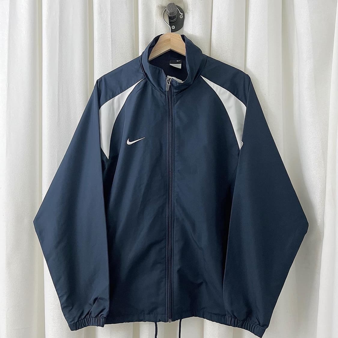 나이키 네이비 화이트 배색 윈드브레이커 상품이미지1