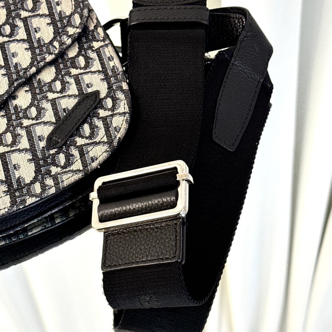 디올 오블리크 새들 메신저백 1ADPO325 상품이미지4