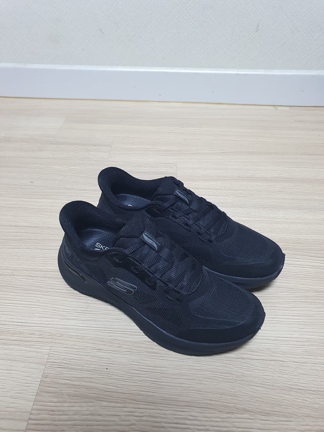 스케쳐스 아치핏 올블랙 운동화 245 상품이미지2