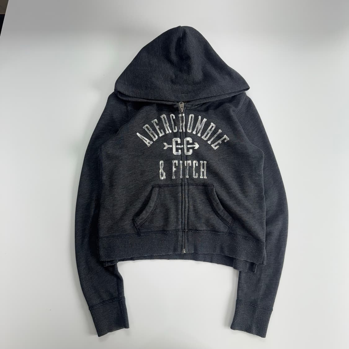 Abercrombie 아베크롬비 스펠아웃 로고 차콜 후드집업 상품이미지3