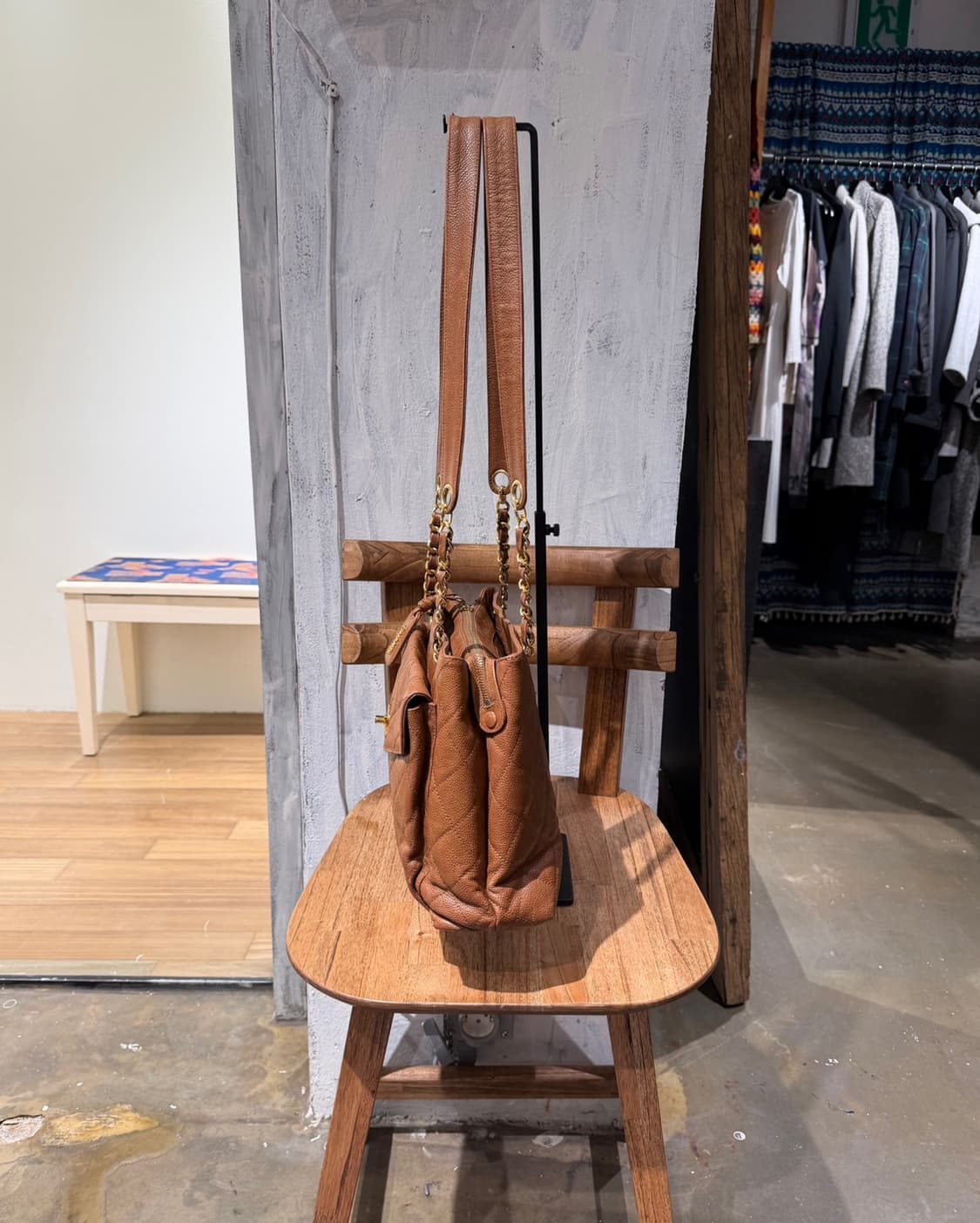 샤넬 브라운 클래식 cc 퀼팅 캐비어 숄더백 상품이미지3