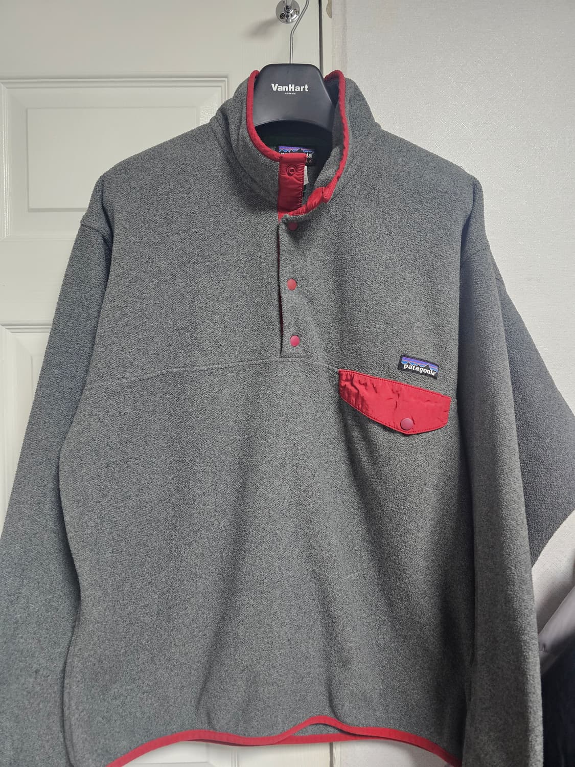 파타고니아 신칠라 L 니켈 그레이 레드 상품이미지1